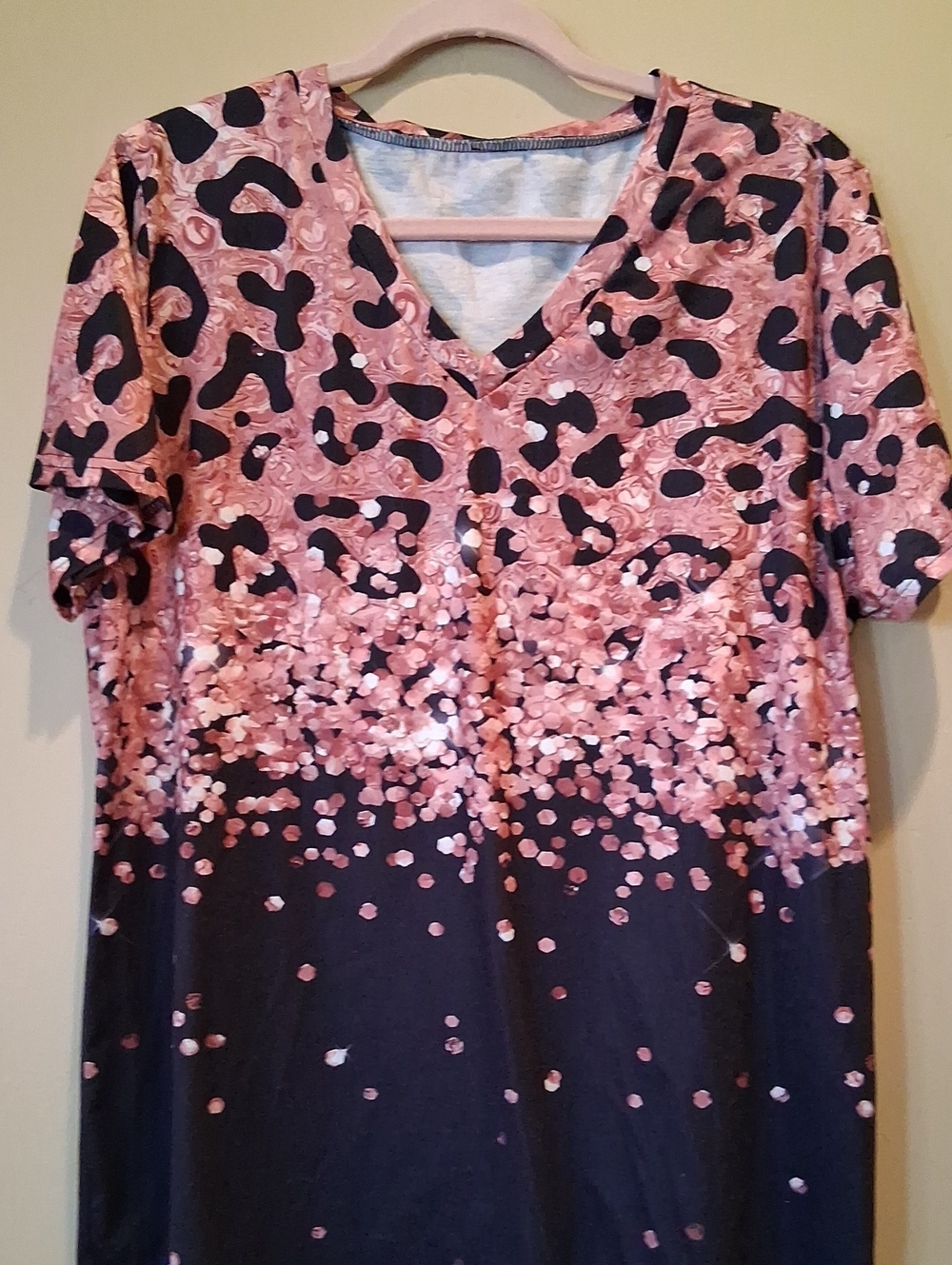 Women’s V-Neck Short Sleeve Top - Pink  Leopard Print